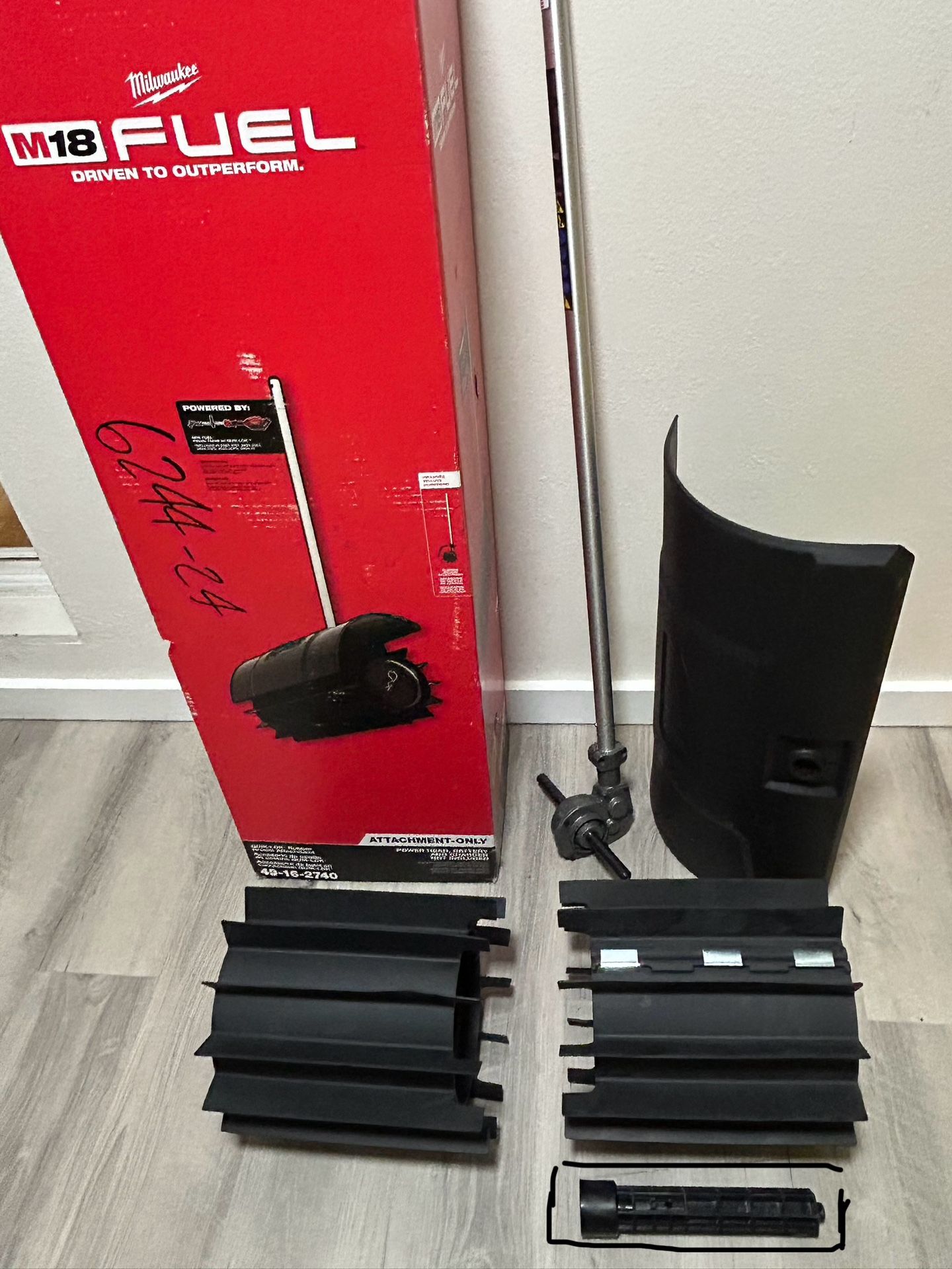Milwaukee M18 FUEL QUIK-LOK Rubber Broom Attachment