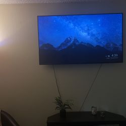 Smart TV with wall mount 65”