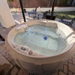 Portable Hot Tub. Plug And Play 110v