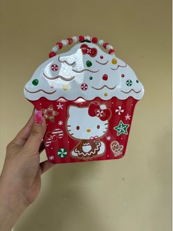 HELLO KITTY CHRISTMAS TIN PURSE 2024
