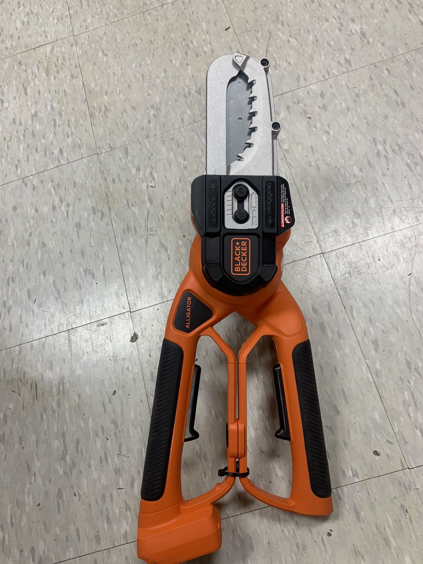 BLACK+DECKER 20V MAX 6in. Cordless Battery Powered Alligator Lopper (Tool Only)