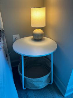 Cute round side table + FREE lamp!