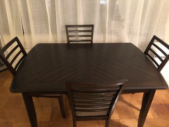 Raymour and Flanagan 5 piece dining room table