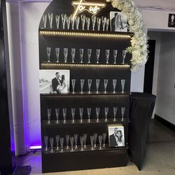 Black Treat Wall / Champagne Wall