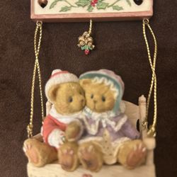 Cherished Teddy Swinging Bears Ornament Enesco/Bradford kiss under the mistletoe