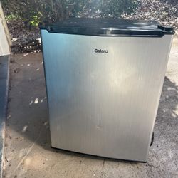 Galanz silver mini Fridge 