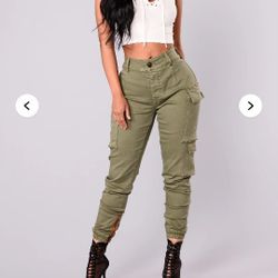 Cargo Pants For Women. Size Medium. Super Cute And Trendy
