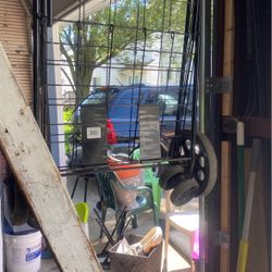 Very nice pushcart comes with wheels 06 wheels Is a large one call