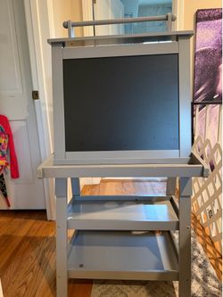 Kids easel with paper roll