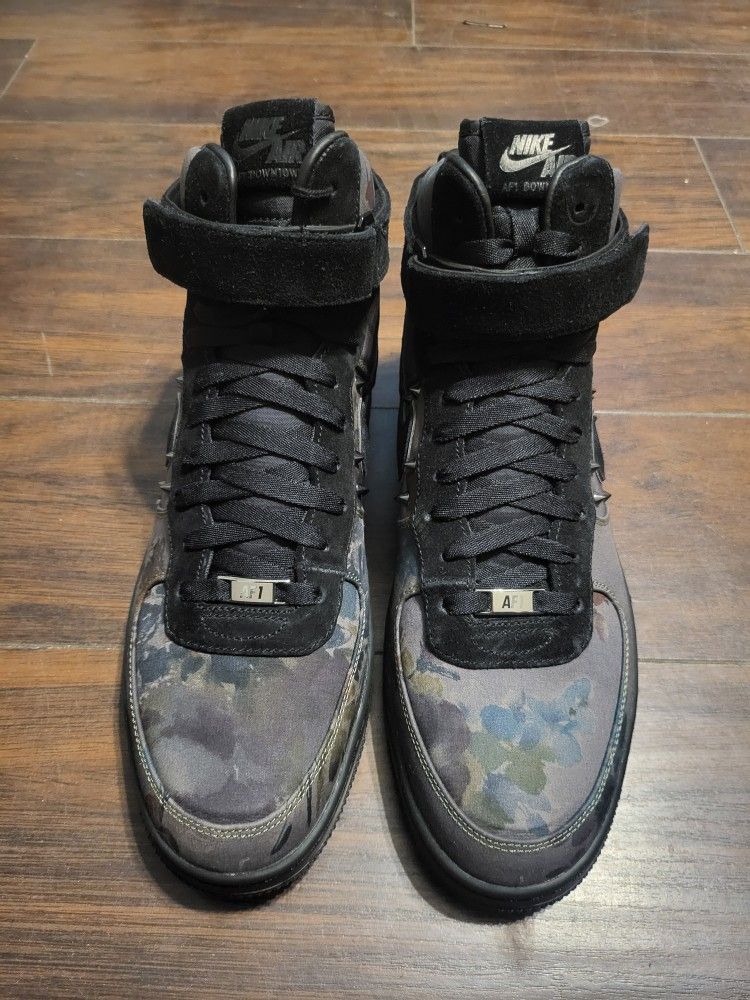 NIKE