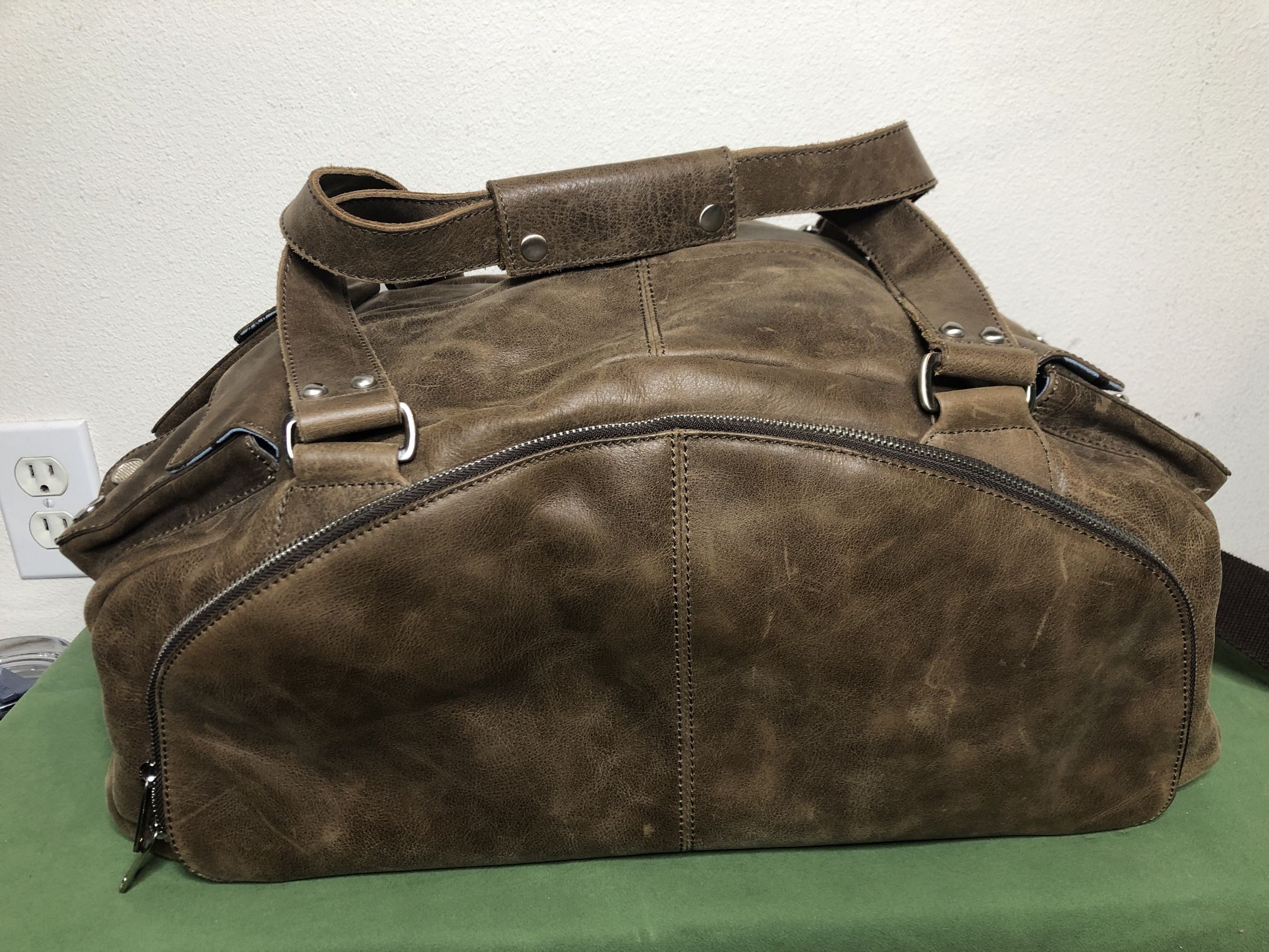 Brand New Seattle RIAN Leather Sports Duffle Bag