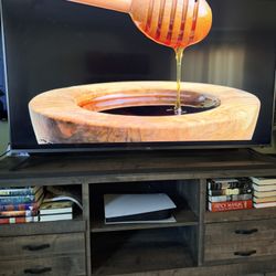 TCL 65 PULGADAS CLASS 6-SERIES 4K UHD DOLBY VISION HDR ROKU SMART TV - 65R615