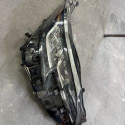 Toyota Sienna Headlight 