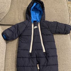 Nike Infant Snow Suite Size 6/9 Months 