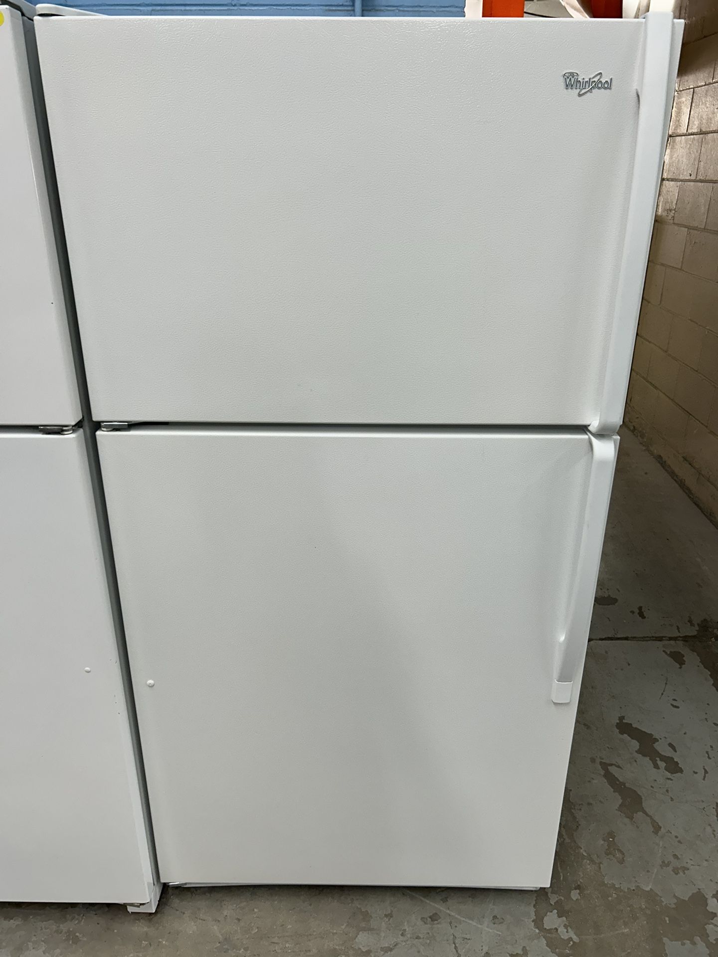 White Top Freezer Refrigerator With Ice Maker 