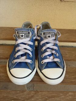 Converse Chuck Taylor's sz 11 youth