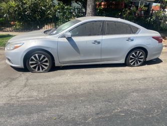 Salvage 2018 Nissan Altima engine good great for part out