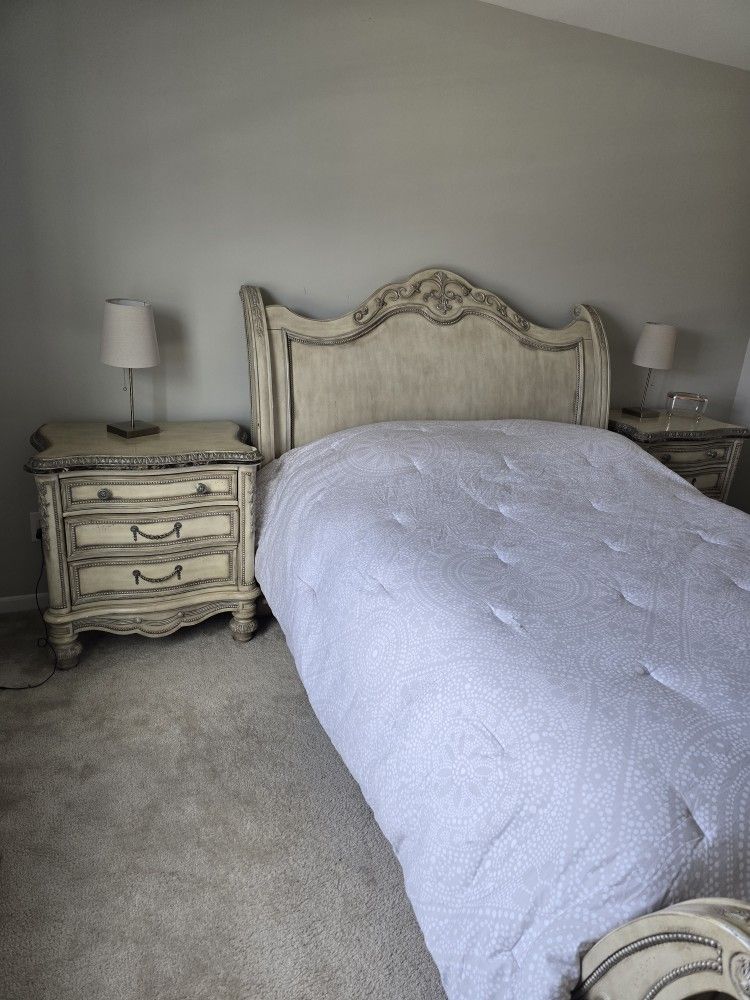 Queen Bed Room Set