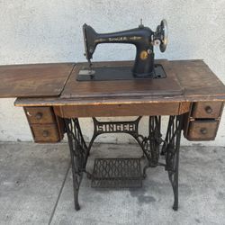 Singer Sewing Machine 