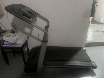 Incline Treadmill With Fan