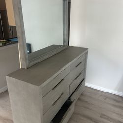 Dresser with mirror 