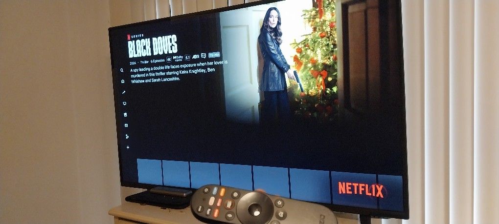 55 In Smart TV Legs And Remote