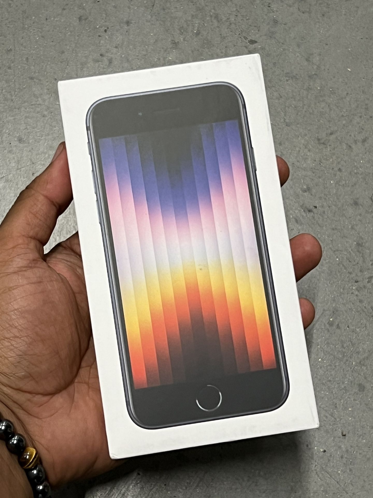 iPhone SE (BOX ONLY)