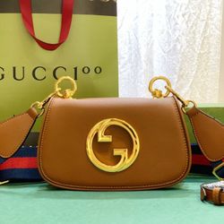 New single-shoulder handbag with crossbody strap