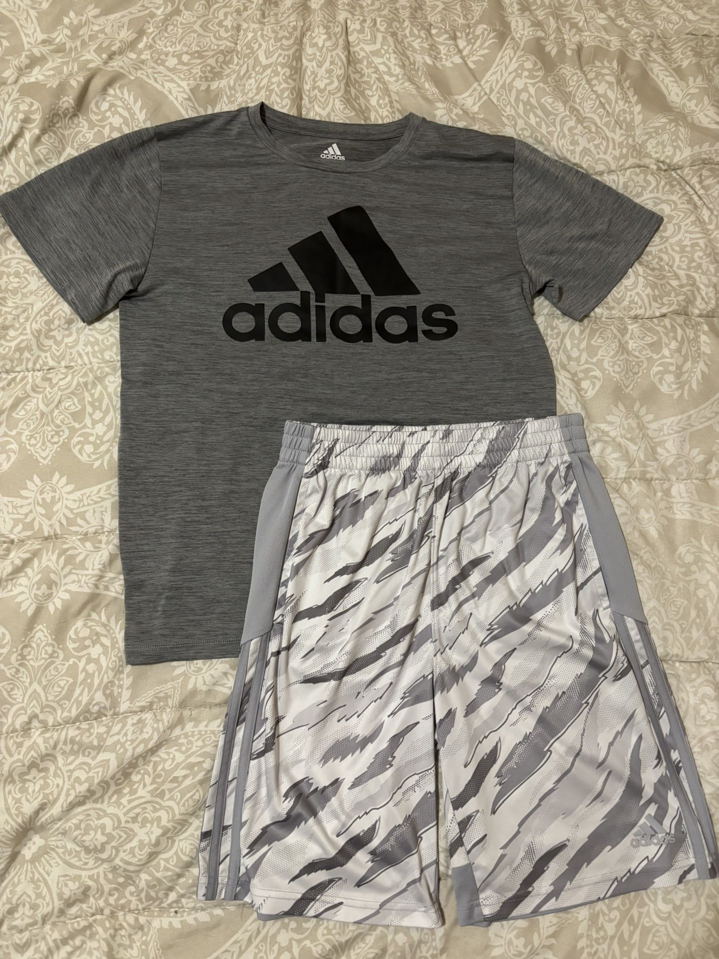 Adidas Boys Outfit size L (14/16)