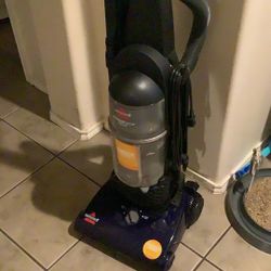 Bissell bagless upright Vacuum Cleaner