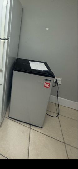 Compact Mini Refrigerator