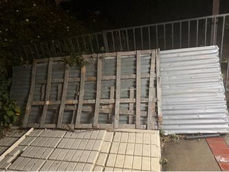 Roof tray