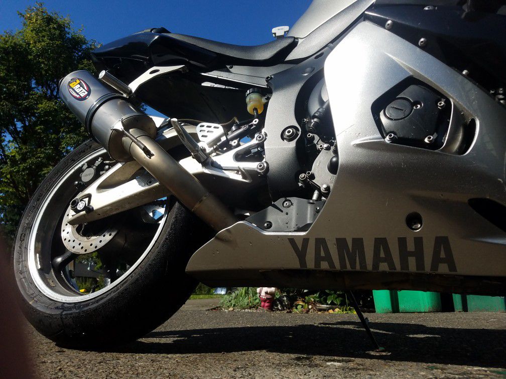 2003 Yamaha R6 600cc street bike motorcycle