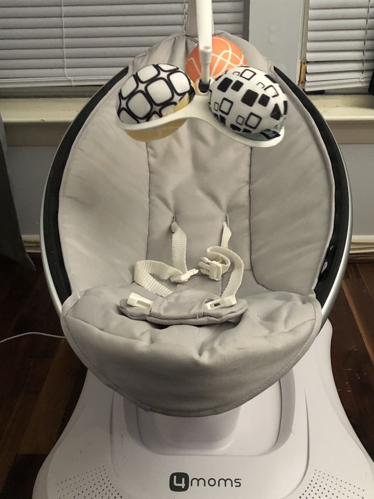 Mamaroo Baby Swing