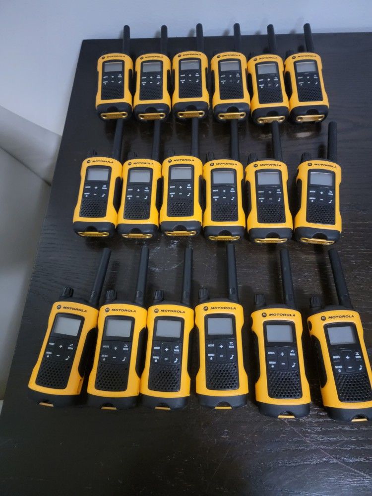 Motorola Two Way Radios 18 Total