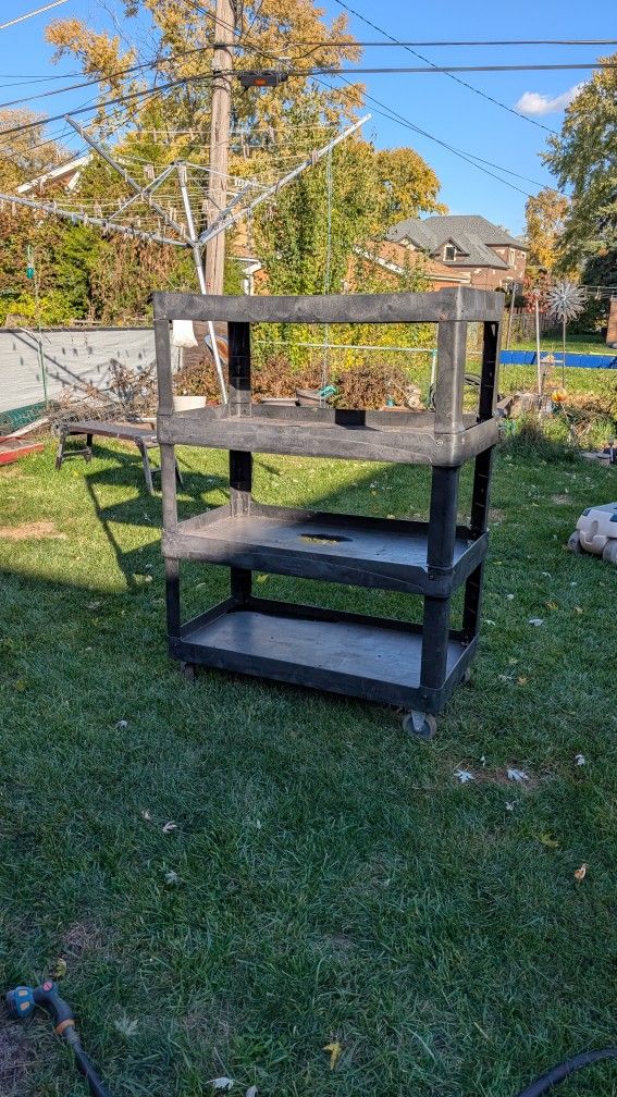 Rubbermaid 4 shelf heavy duty Large utility cart great for garage or warehouse great storage unit mechanic shop cost $1000 new part number hav