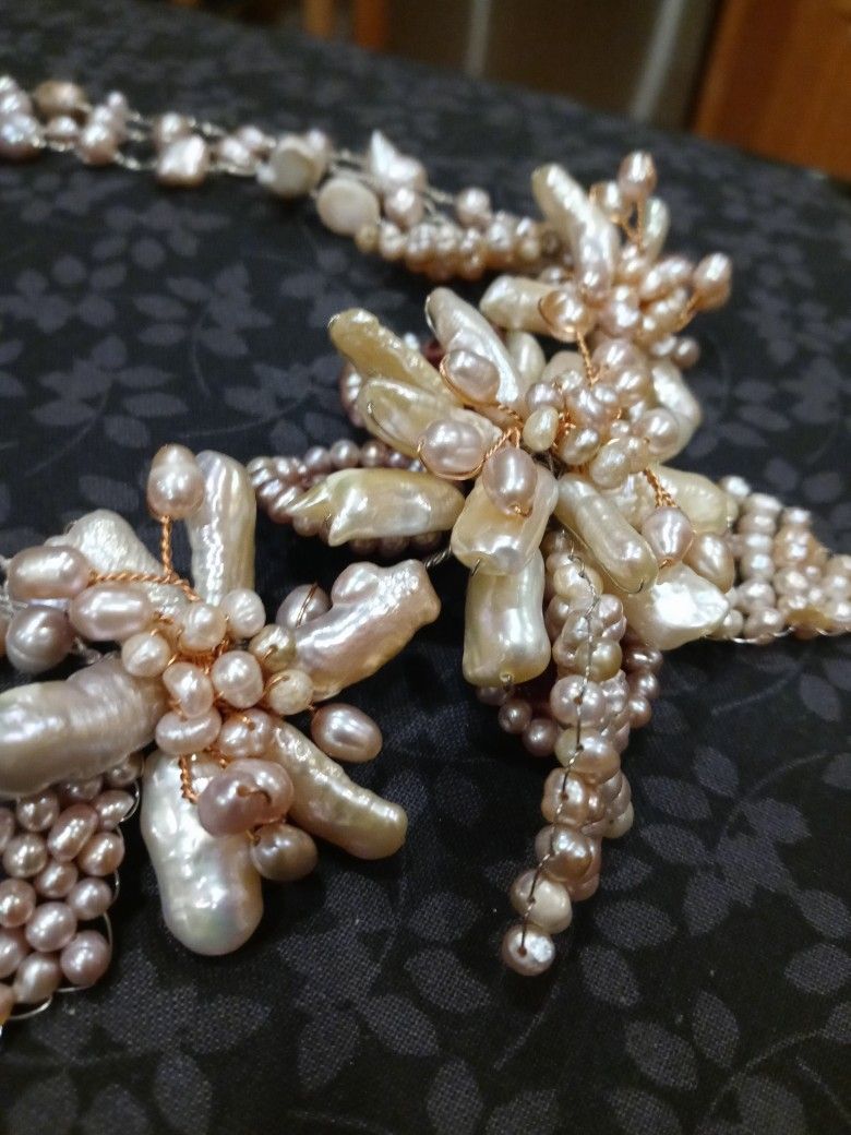 NWOT 45 Carat & Natural Pink Pearl Collar Necklace