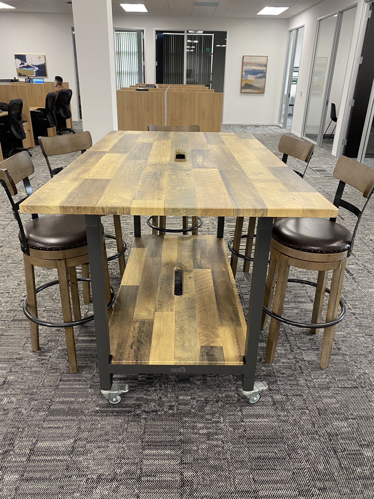 Vari Standing Conference table