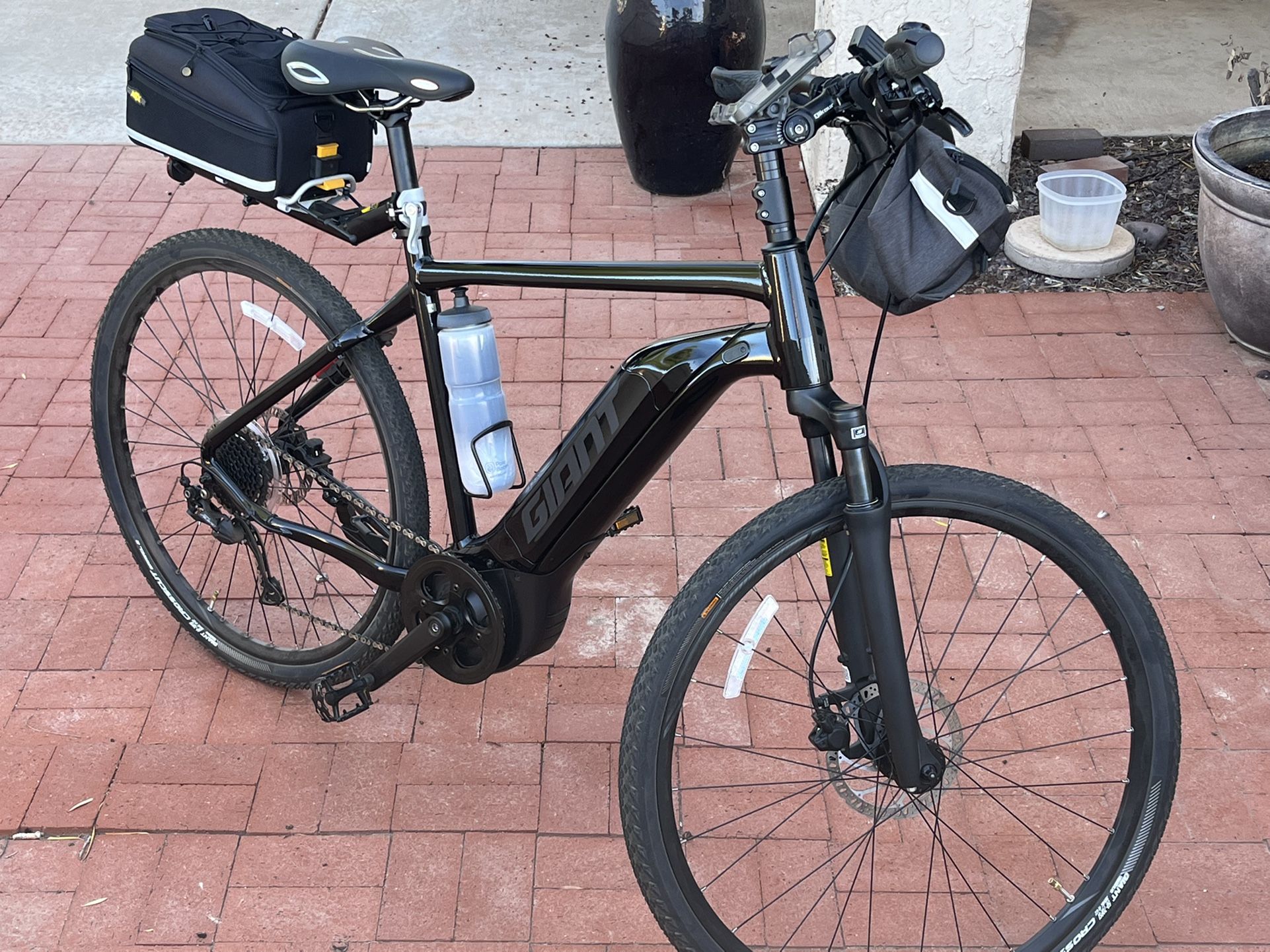 2021 Giant Roam E+ Electric Hybrid Bike With Spare Battery