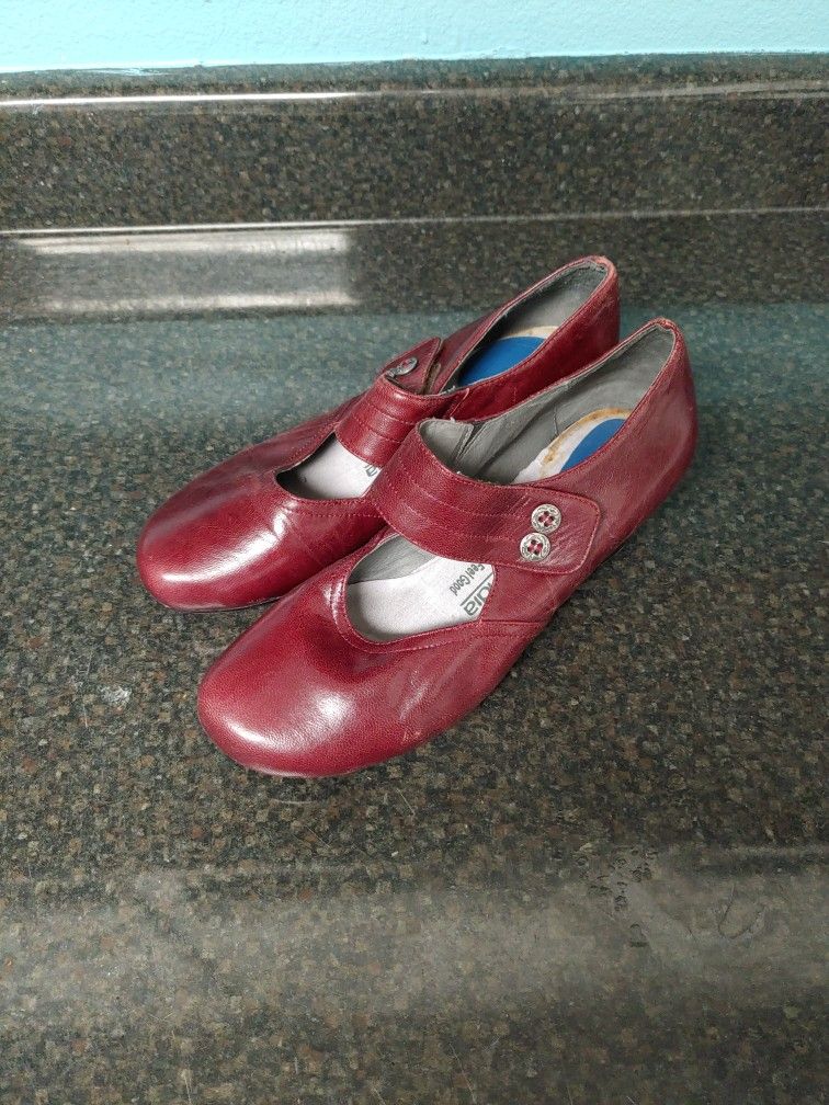 Red Portlandia Kitten Heels Walk Positive Feel-good Size 38