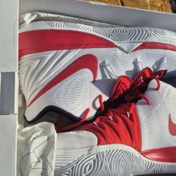 Kyrie Nike Air Turbo Tennis Shoes