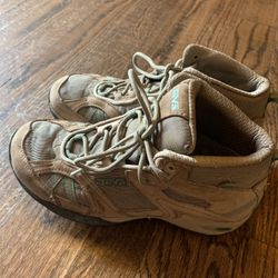 Teva Women’s Hiking Boots Size 7