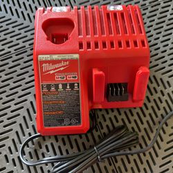 Milwaukee M18 M12 Battery Charger 48-59-1812