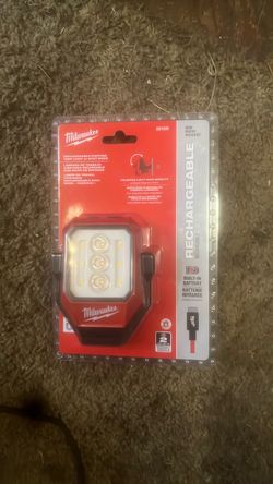 Milwaukee 2015R Rechargeable Pivoting Task Light