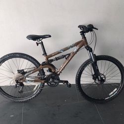 BICYCLE GIANT 27 SPEED EXCELLENT CONDITIONS 