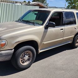 2000 Ford Explorer