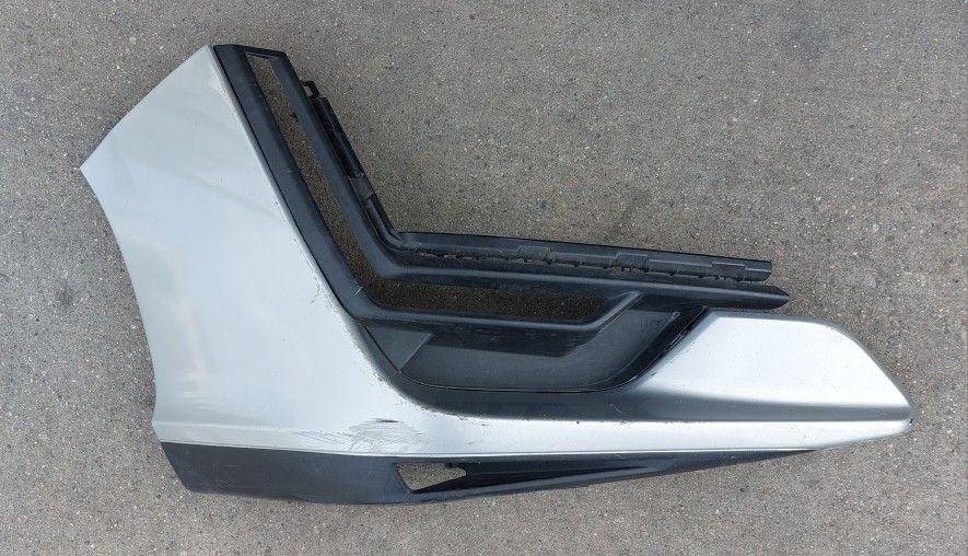 2017 2018 2019  2020 2021 HONDA CLARITY FRONT BUMPER RIGHT PASSENGER END CAP COVER