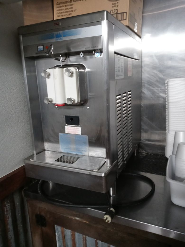 Máquina para hacer nieve( ice cream )machine