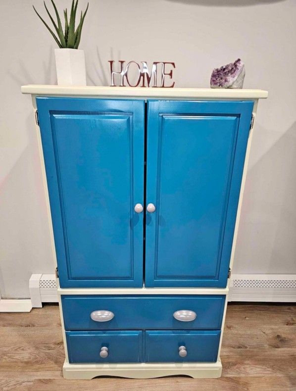 Armoire, Beautifully Refurbished/like New