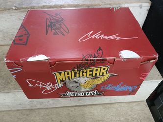 Street Fighter 6 Collector’s Edition | Luke and Kimberly Statue Figures/box/sticker and magazine